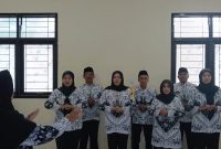Tim paduan suara guru-guru SDN Pakandangan Sangra meraih Juara 2 dalam Lomba Paduan Suara Mars PGRI tingkat Kecamatan Bluto.
