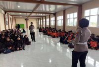 Satlantas Polres Sumenep Gelar “Police Goes to School” di SMP Luqman Hakim, Edukasi Keselamatan Lalu Lintas Sejak Dini