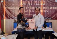 Plt. Karutan Kelas II B Sumenep Thoha Yahya Umar Sidiq Bersama Komisioner KPU Sumenep