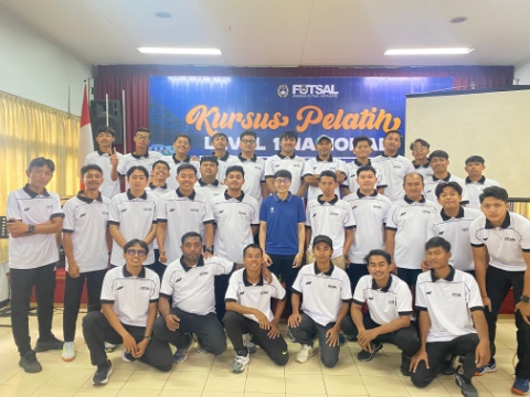 Pelatih Muda Songennep FC, A. Fatoni, Lulus Kursus Pelatih Futsal Level Nasional di Kota Batu