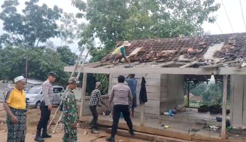 Angin Puting Beliung Terjang Payudan Dundang, Aparat TNI–Polri Bergerak Cepat Amankan Warga