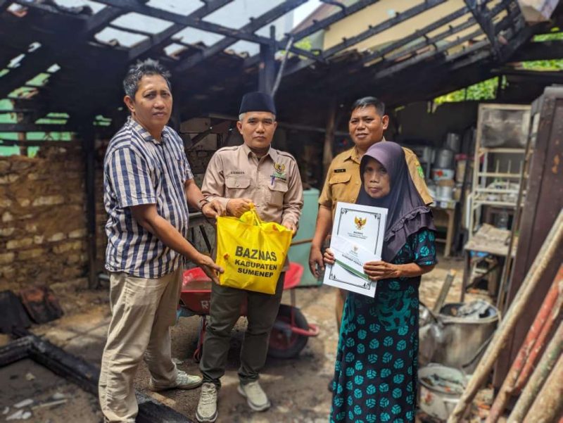 Ketua BAZNAS Sumenep Langsung Tinjau Lokasi, Rumah Korban Kebakaran Siap Diperbaiki, Senin (22/12/2025)