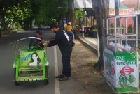 KBS Saat Membagikan Nasi Bungturat Kepada Abang Becak, Jum'at (26/12/2025)