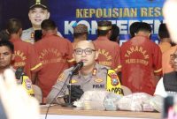 Kapolres Sumenep AKBP Rivanda SIK didampingi Wakapolres dan Kasat Reskrim Di Konferensi Pers Akhir Tahun 2025