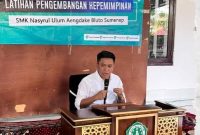Ketua DPC ISSITA Sumenep Dr. Naghfir Saat Memaparkan Sosok Pemimpin Masa Depan di SMK Nasyrul Ulum Aeng Dake Bluto, Senin (15/12/2025)
