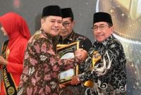 Penghargaan bergengsi ini diserahkan langsung oleh Direktur JPRM, Abdul Aziz, kepada Wakil Bupati Sumenep, KH. Imam Hasyim,