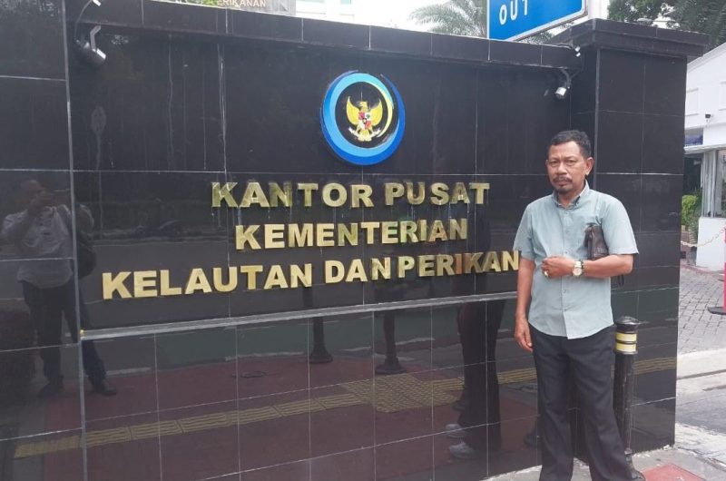 Ketua Dewan Pimpinan Cabang Himpunan Nelayan Seluruh Indonesia (DPC HNSI) Kabupaten Sumenep Sahnan Saat Berada di Kantor Kementerian KKP RI Jakarta, Selasa (06/01/2026)