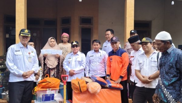 Pemkab Sumenep Siaga Bencana, Korban Puting Beliung Saronggi dan Rubaru Dapat Bantuan Darurat