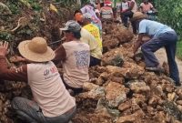 PRNU Pakandangan Sangra Swadaya Perlebar Jalan Akses ke Ponpes Nurul Islam Karangcempaka Bluto