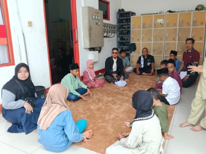 Suasana Penyaluran Bantuan Anak Yatim dan Lansia di SPBU Pamolokan, Minggu (11/01/2025)