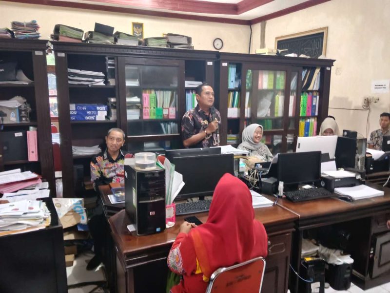 Kepala Bapenda Sumenep Faruk Hanafi, S.Sos., M.Si., secara resmi berpamitan kepada seluruh ASN dan non-ASN Bertempat di Aula Kantor Bapenda Sumenep, Kamis (15/01/2026)