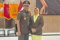 Kajari Sumenep Baru Nislianudin, S.H., M.H. Bersama Istri Usai Dilantik Sebagai Kajari di Kajati Jatim, Kamis (08/01/2026)