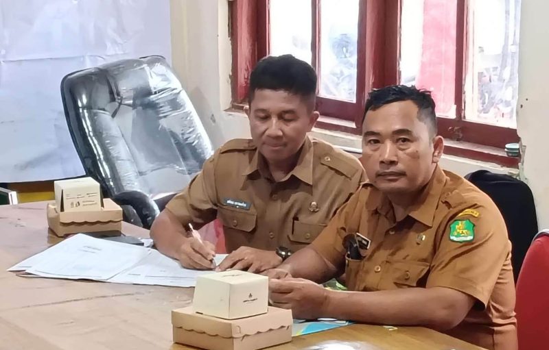 ASN PUTR Sumenep Ibnu Istianto Kanan Saat Mengikuti Rapat 