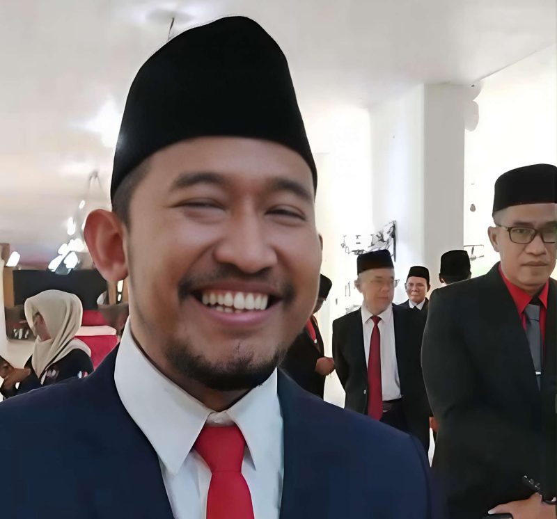 Bupati Sumenep Dr H. Achmad Fauzi Wongsojudo SH MH Saat Diwawancarai Sejumlah Awak Media Usai Pelantikan Pejabat Eselon II di Pendopo Agung Keraton Sumenep, Rabu (14/01/2026)