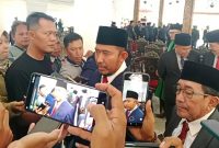 Bupati Sumenep Dr. H. Achmad Fauzi Wongsojudo SH MH Saat Diwawancarai Sejumlah Awak Media Usai Pelantikan Pejabat Eselon II di Pendopo Agung Keraton Sumenep, Rabu (14/01/2026)