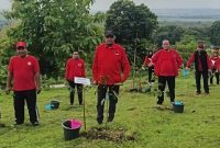 Tanam Pohon di TPA Torbang, PDI Perjuangan Sumenep Tegaskan Politik Lingkungan sebagai Jalan Kesejahteraan Rakyat