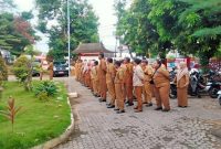 Kepala Badan Pendapatan Daerah (Bapenda) Kabupaten Sumenep, Ferdiansyah Tetrajaya, S.H., M.H., Saat Pimpin Apel Pagi Perdana Di Kantor Bapenda Sumenep, Selasa (20/01/2026)