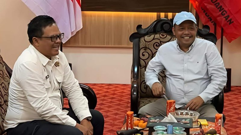 Suasana Penuh Keakraban Karutan Aditya Wahyu Rahmadani dan Ketua DPRD Sumenep H. Sainal Arifin 