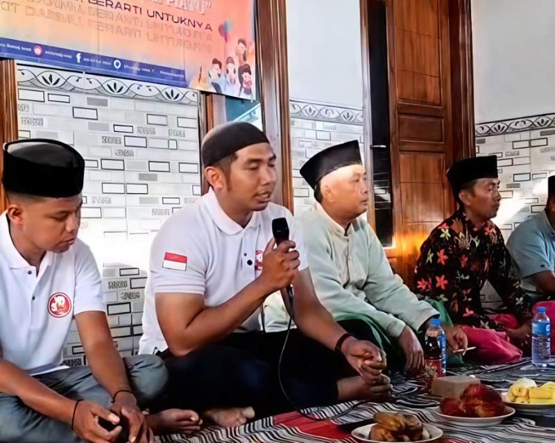 Ketua KBS Sumenep, Akhmad Sahruddin, S.H. Saat Memberikan Sambutan di Acara Santunan Kepada Anak Yatim di Desa Giring Kecamatan Manding, Minggu (25/01/2026)