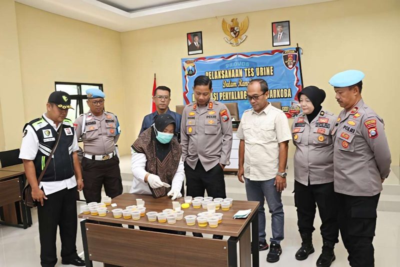 Kapolres Sumenep Pimpin Tes Urine Satreskrim, Tegaskan Nol Toleransi Narkoba