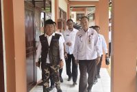 Kepala Dinas Sosial P3A Kabupaten Sumenep, dr. R. Rahman Riadi, SE, MM, Saat Mendampingi Staf Khusus Menteri Sosial Ishaq Subaidi Raqib Meninjau Sekolah Rakyat, Rabu (28/01/2026)