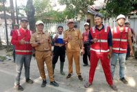 Kepala Bidang Tata Lingkungan Hidup DLH Kabupaten Sumenep, RB. Moh. Hasinuddin Firdaus Memimpin Langsung Pemangkasan Pohon Kota Di jalan Achmad Yani Kampung Arab Pajagalan, Senin (02/02/2026)