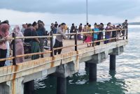 Seorang Pemuda Diduga Melompat dari Jembatan Pelabuhan Dungkek, Pencarian Masih Berlangsung