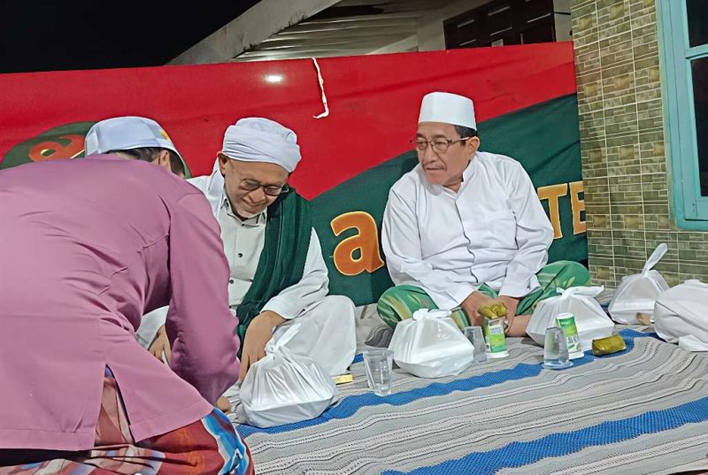 Wabup Sumenep KH Imam Hasyim Dan KH Abuya Busyro Karim di Suasana Tahlil Hari ke-7 di Kediaman Almarhum Rusdiyono (Didik) ASN Sekwan DPRD Sumenep, Rabu (04/02/2026)
