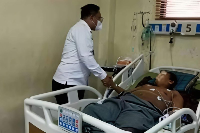 Kepala Rutan Sumenep Jenguk Warga Binaan Dirawat di RSUD, Pastikan Hak Kesehatan Terpenuhi