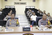 Kapolres Sumenep, AKBP Anang Hardiyanto, S.I.K., bersama jajaran pejabat utama Polres Sumenep, mengikuti Zoom Meeting pemberitahuan Video Conference (Vidcon) Rapat Pimpinan (Rapim) Polri Tahun Anggaran 2026, Rabu (11/2/2026), di Ruang Vidcon Lantai II Polres Sumenep.