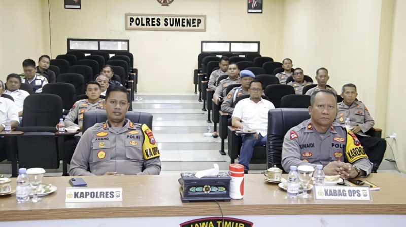 Kapolres Sumenep, AKBP Anang Hardiyanto, S.I.K., bersama jajaran pejabat utama Polres Sumenep, mengikuti Zoom Meeting pemberitahuan Video Conference (Vidcon) Rapat Pimpinan (Rapim) Polri Tahun Anggaran 2026, Rabu (11/2/2026), di Ruang Vidcon Lantai II Polres Sumenep.