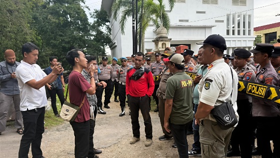 Pengamanan Terukur, Aksi JASTRA di Kantor Satpol PP Sumenep Berjalan Damai