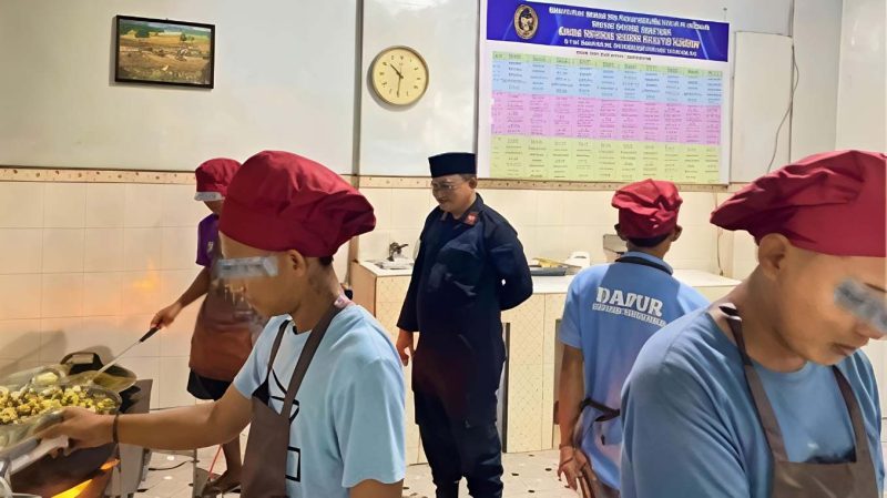 Komitmen di Bulan Suci, Kepala Rutan Sumenep Pastikan Sahur Disajikan Sesuai Standar