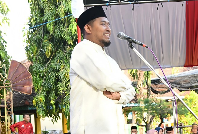 Bupati Sumenep Achmad Fauzi Wongsojudo Saat Memberikan Sambutan di Acara Pembukaan Festival Bazar Takjil di Depan Labeng Mesem Pendopo Agung Keraton Sumenep, Jum'at (20/02/2026)