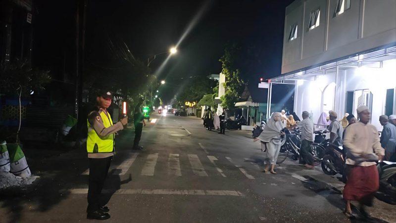 Menjaga Kekhusyukan Ramadhan, Polres Sumenep Siagakan 40 Personel Amankan Shalat Tarawih