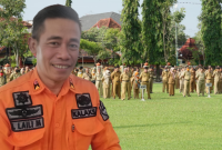 Kepala Kalaksa BPBD Sumenep Achmad Laili Maulidi dengan Latar Peserta Apel Gabungan Senin (23/02/2026)