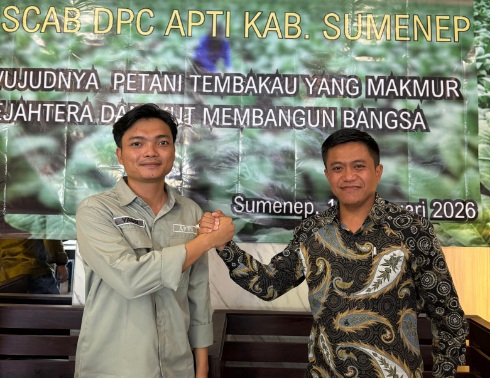 Direktur Naghfir's Institute Dr Naghfir Bersama Ketua DPC APTI Sumenep Ainul Yakin