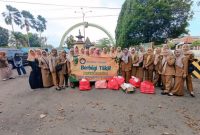 Di Bawah Langit Sore Sumenep, DWP Dinas Perikanan Tebar Harapan