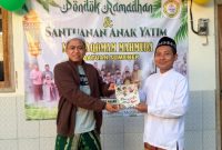Bangun Peradaban Literasi, Dr. Naghfir Wakafkan Buku untuk Santri Yayasan Mahkomah Mahmudah