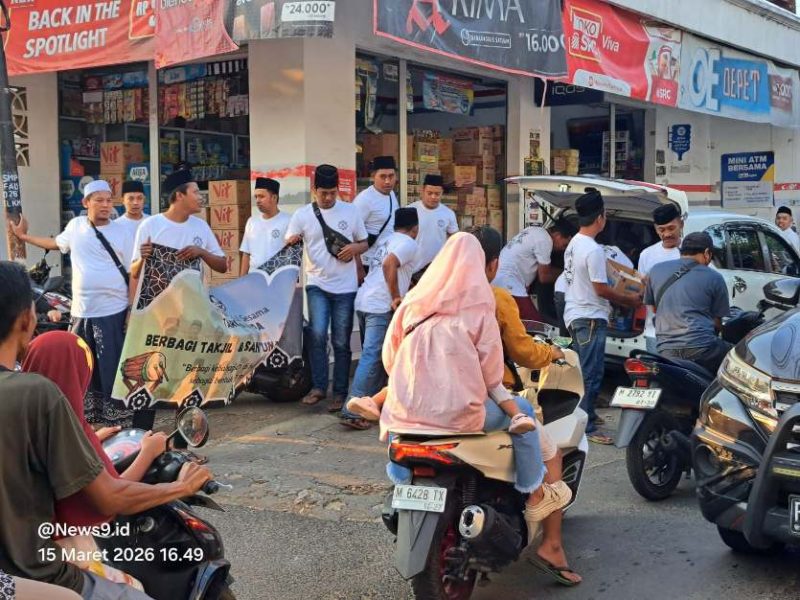 300 Takjil Dibagikan Gratis, Aksi Taruna Muda Pamolokan Hidupkan Semangat Ramadan di Sudut Kota