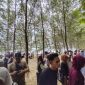 Pantai Salam Saebus Diserbu Wisatawan Usai Lebaran, Antrean Mengular di Pintu Masuk