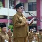 Wabup Sumenep KH Imam Hasyim, S.H.,M.H., Saat Memimpin Apel Perdana di Halaman Kantor Pemkab Sumenep, Senin (30/03/2026)