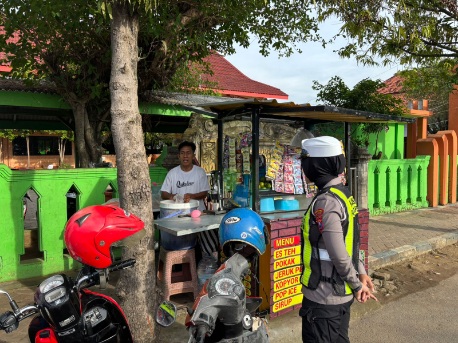 Satlantas Polres Sumenep Gelar “Polantas Menyapa” di Pasar Anom, Sosialisasikan Tertib Lalu Lintas
