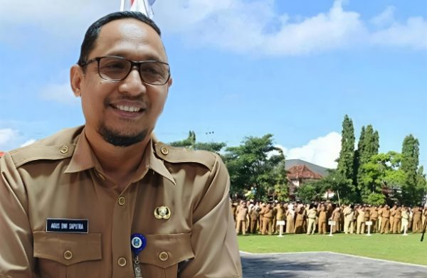 Sekdakab Baru Sumenep, Agus Dwi Saputra, S.Sos. MSI dengan latar Saat Apel Gabungan di Halaman Kantor Pemkab Sumenep, Senin (03/02/2026)