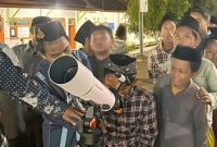 Antusiasme Tinggi, Santri dan Warga Sumenep Saksikan Gerhana Bulan Total