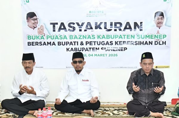 Bupati Sumenep Achmad Fauzi Wongsojudo Diacara Tasyakuran dan Bukber Petugas Kebersihan Sumenep di Kantor Baznas Sumenep, Rabu (04/03/2026)