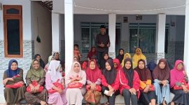 PAC PDIP Lenteng Turun ke Ibu-Ibu Warga, Salurkan Sembako di Bulan Ramadhan