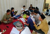 Suasana Khusyuk di Sekretariat PWRI Sumenep, Puluhan Wartawan Tuntaskan 30 Juz Al-Qur’an