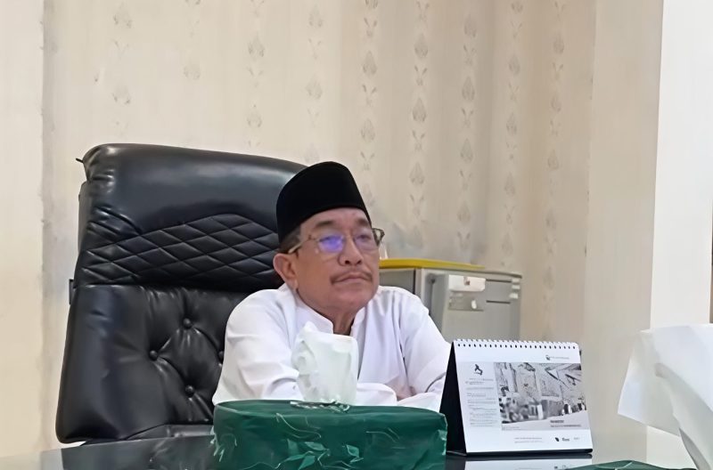 Wabup Sumenep KH Imam Hasyim, S.H.,M.H.,
memimpin audiensi antara tokoh masyarakat dan tokoh agama Giliraja bersama pihak PLN
