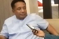 Pengusaha Asal Sumenep dan Pemilik PT Arya Wiraraja Group Batam Saat Ditemui Dirumahnya Di Desa Pamolokan Minggu (22/03/2026)